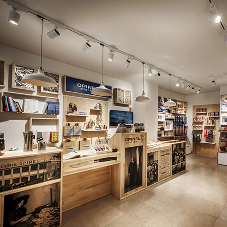 Ouverture de la première boutique Opinel