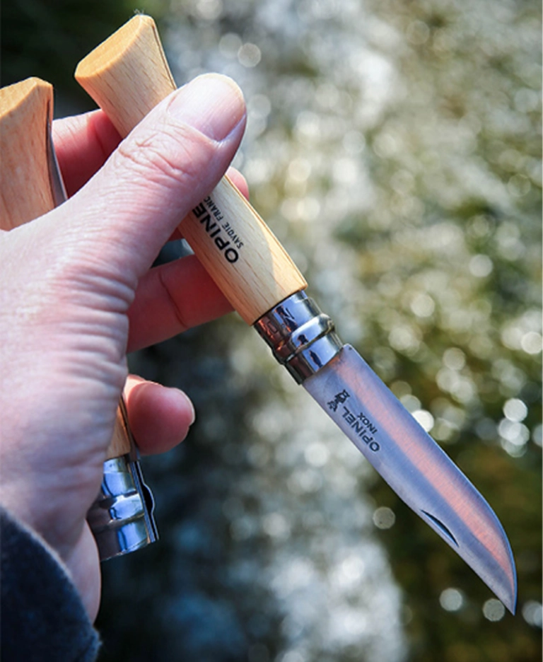 Choosing the size of a pocket knife