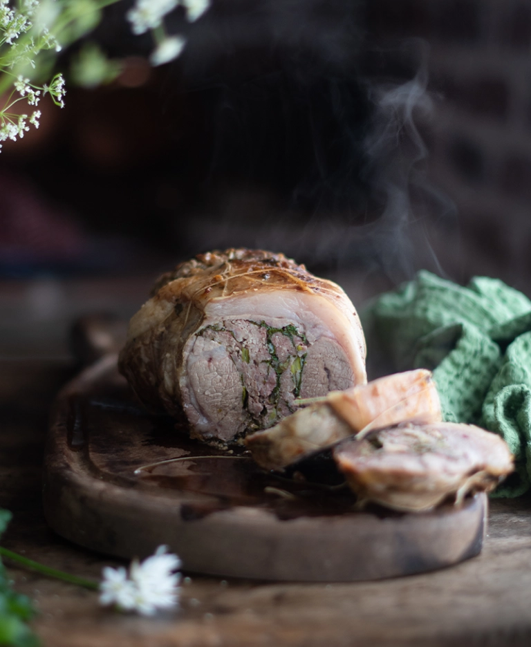 Epaule d'agneau farcie aux herbes en cocotte, par Marie Chioca