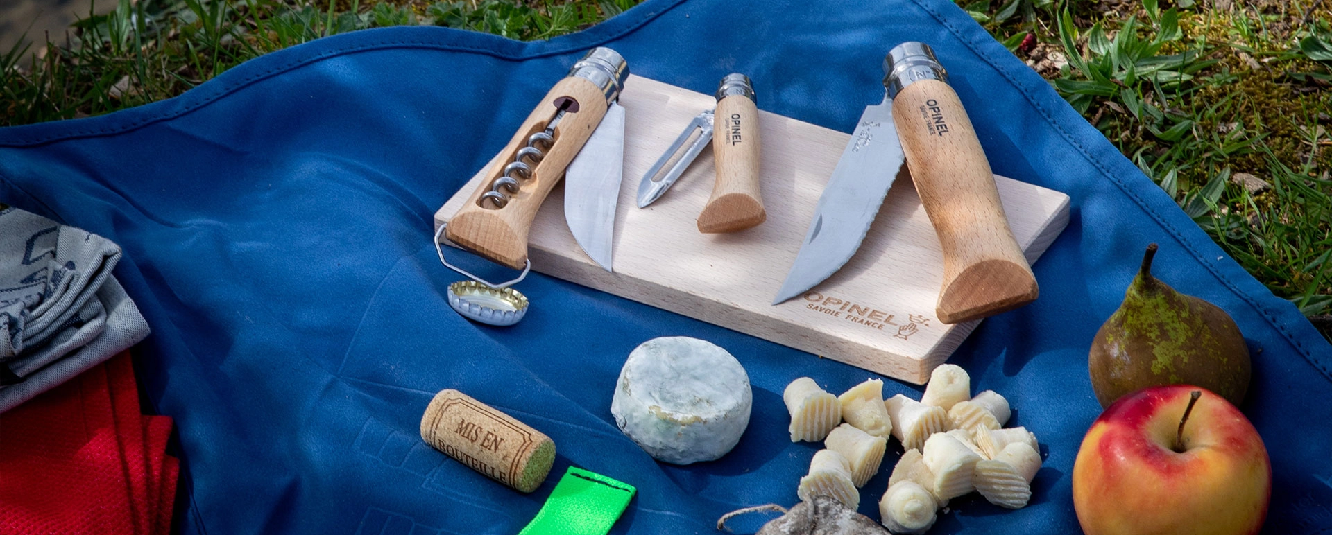 The Nomad Cooking Kit for picnics while hiking