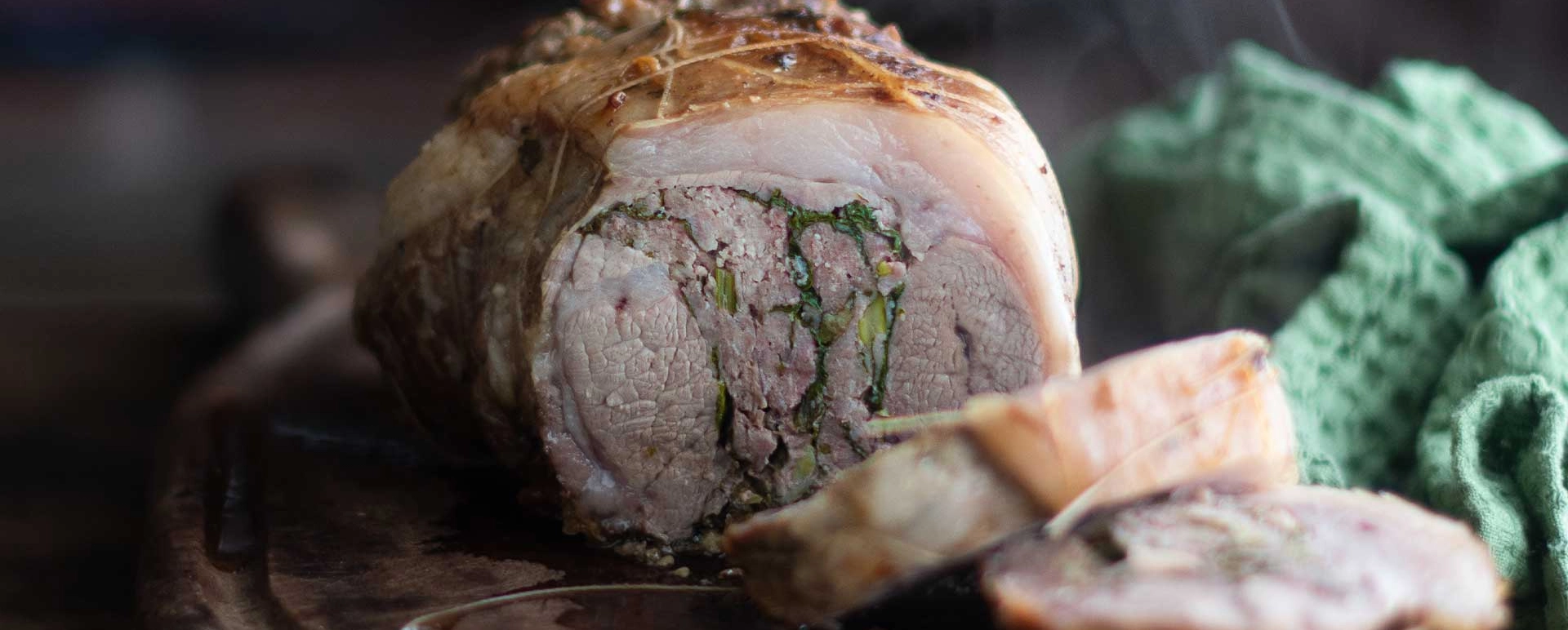 Epaule d'agneau farcie aux herbes en cocotte, par Marie Chioca
