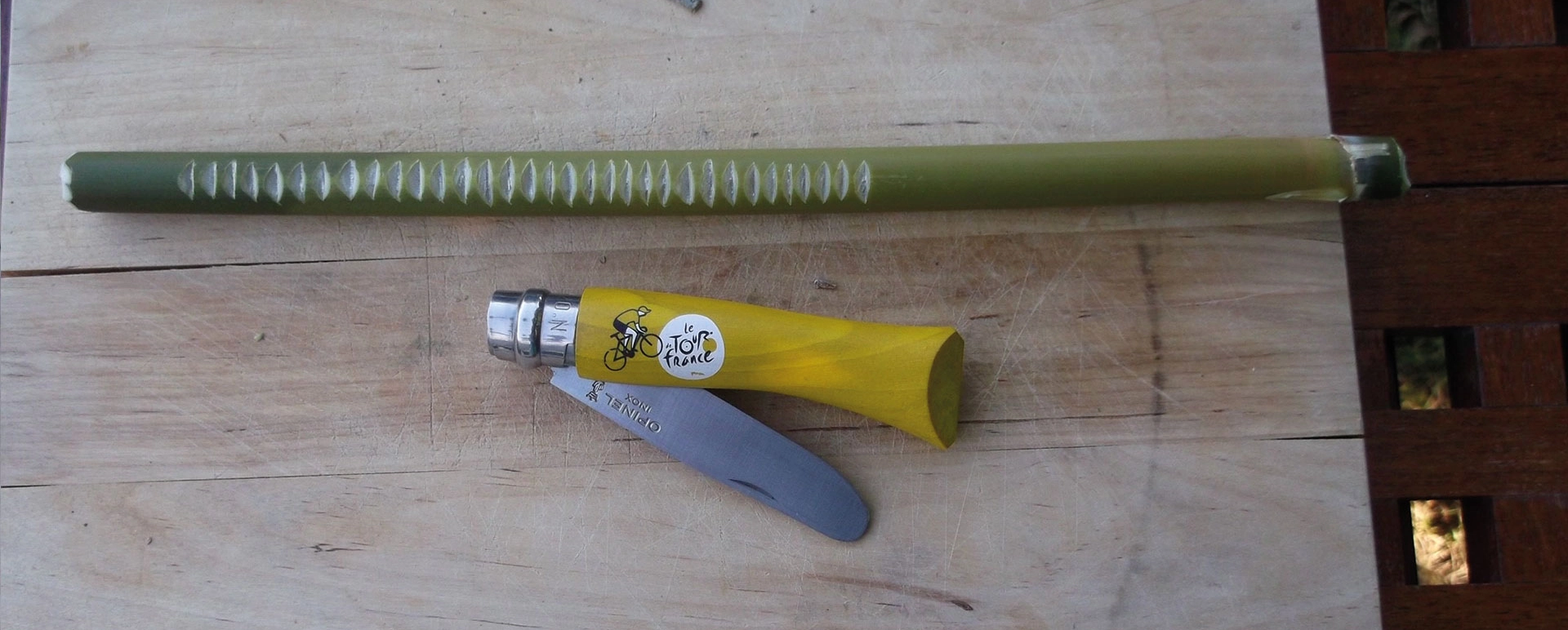 Making a musical instrument : The scraper