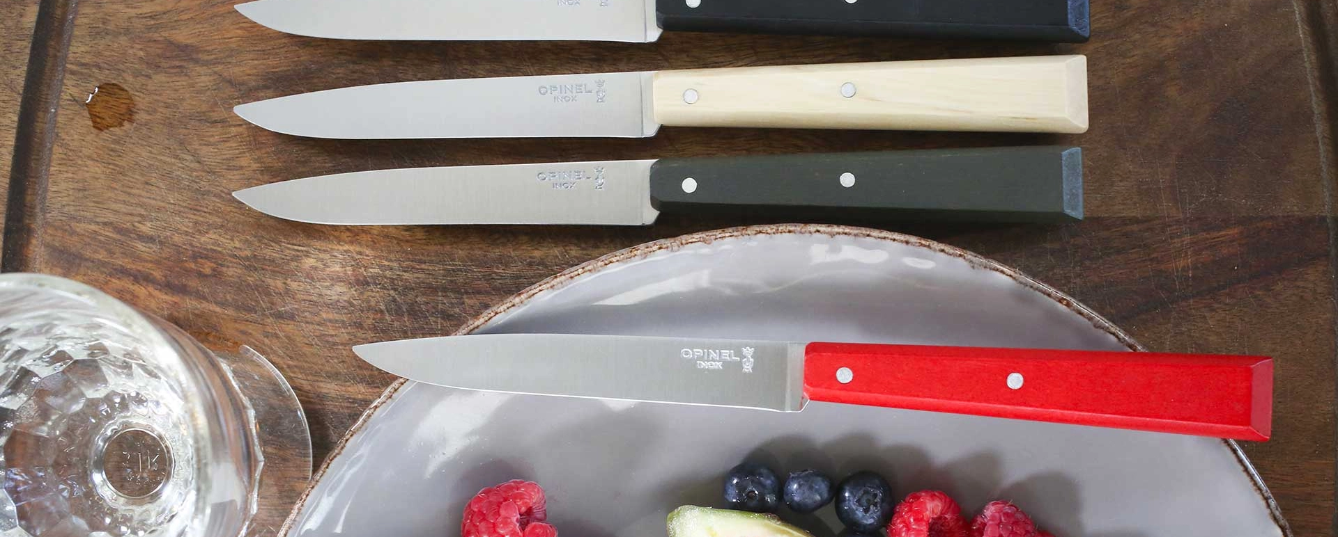 Coltelli da tavola con manico in legno