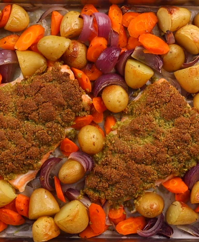 Salmón con crujiente de pistacho y verduras asadas
