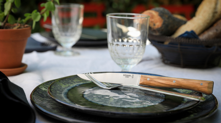 Set of 4 Facette Olive Wood table knives