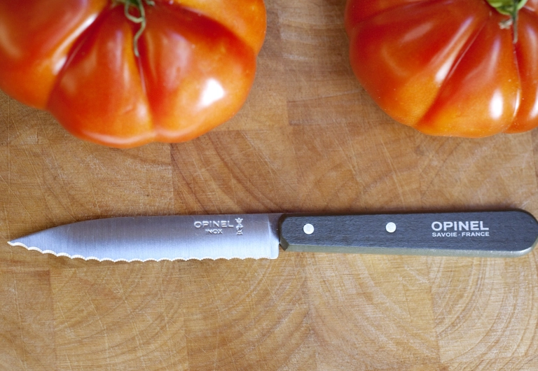Serrated knives